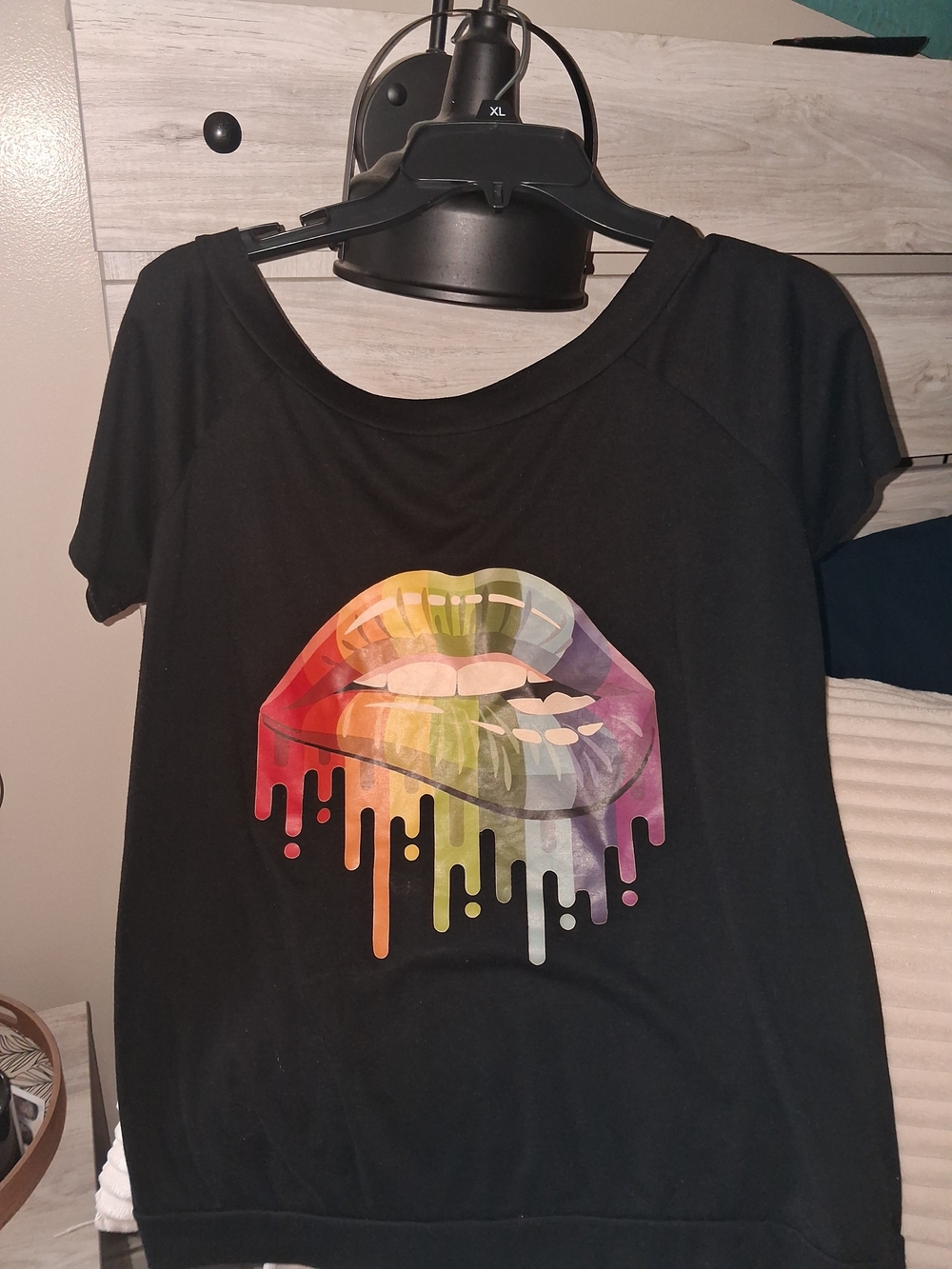 Short-Sleeve Graphic Lip Tee - Rainbow Drip